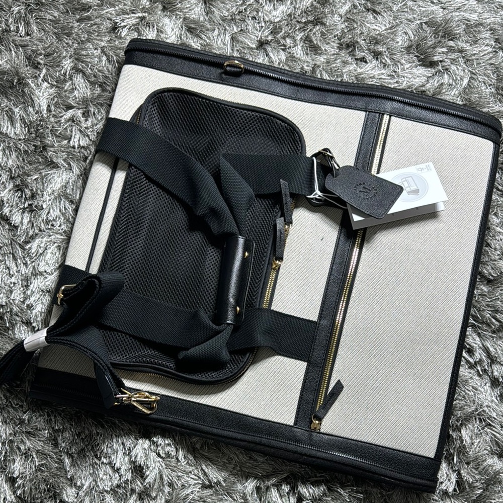 Elegant leather/canvas Black and Cream pet carrier - Picture 3 of 6